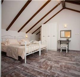 4 Bedroom Beachfront Villa with Heated Pool near Milna, Brac Island, Sleeps 8-10
